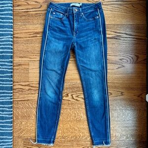 Vineyard Vines Women's Jeans with White stripes